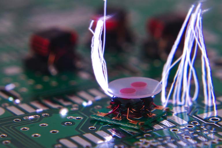 電子部品製造における静電気対策の事例