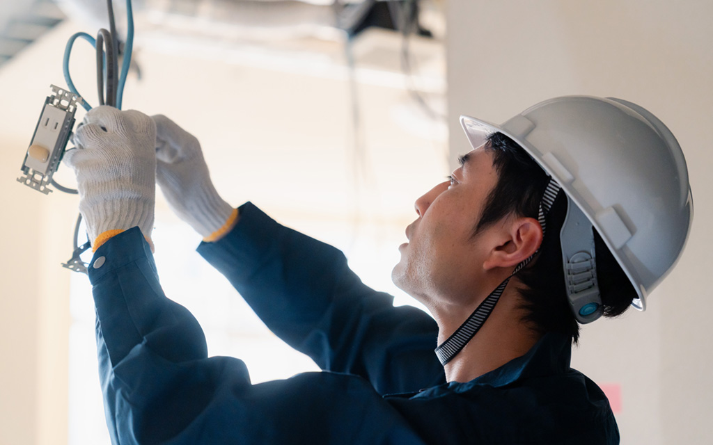 現代社会のインフラを根底で支える「電気工事士」
