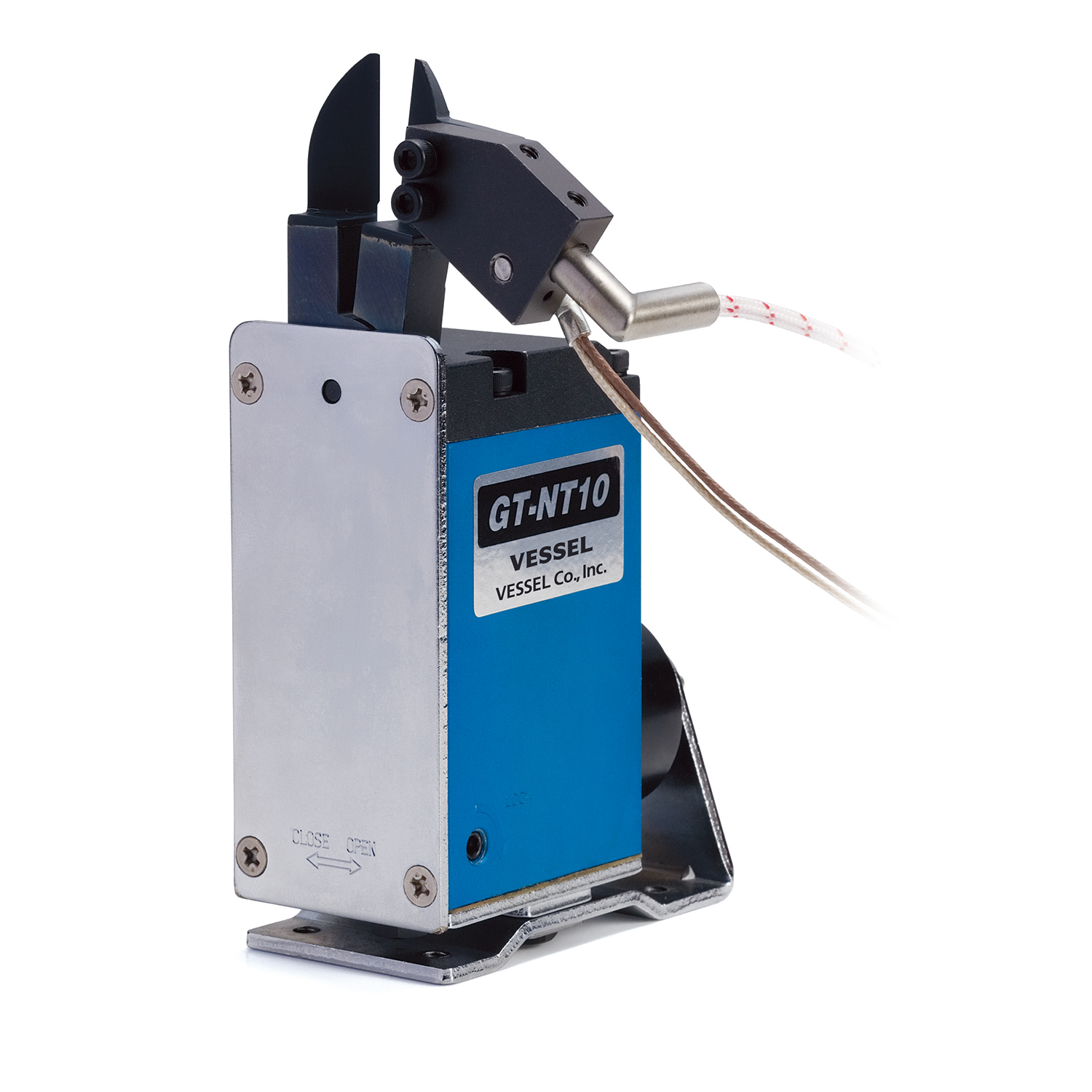 The image is an example of blade installation. (NTH10AJ)